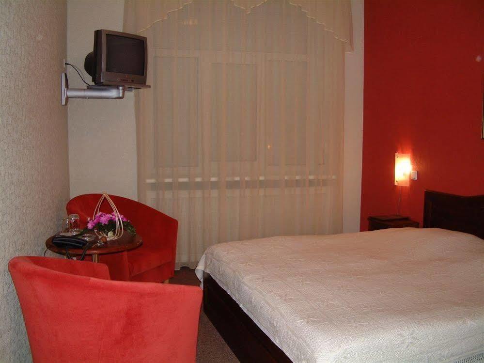 Hotel Kert FREE PARKING Riga Exterior foto